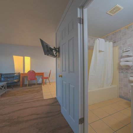 Oyo Hotel Portland Or Near Airport Грешам Екстериор снимка