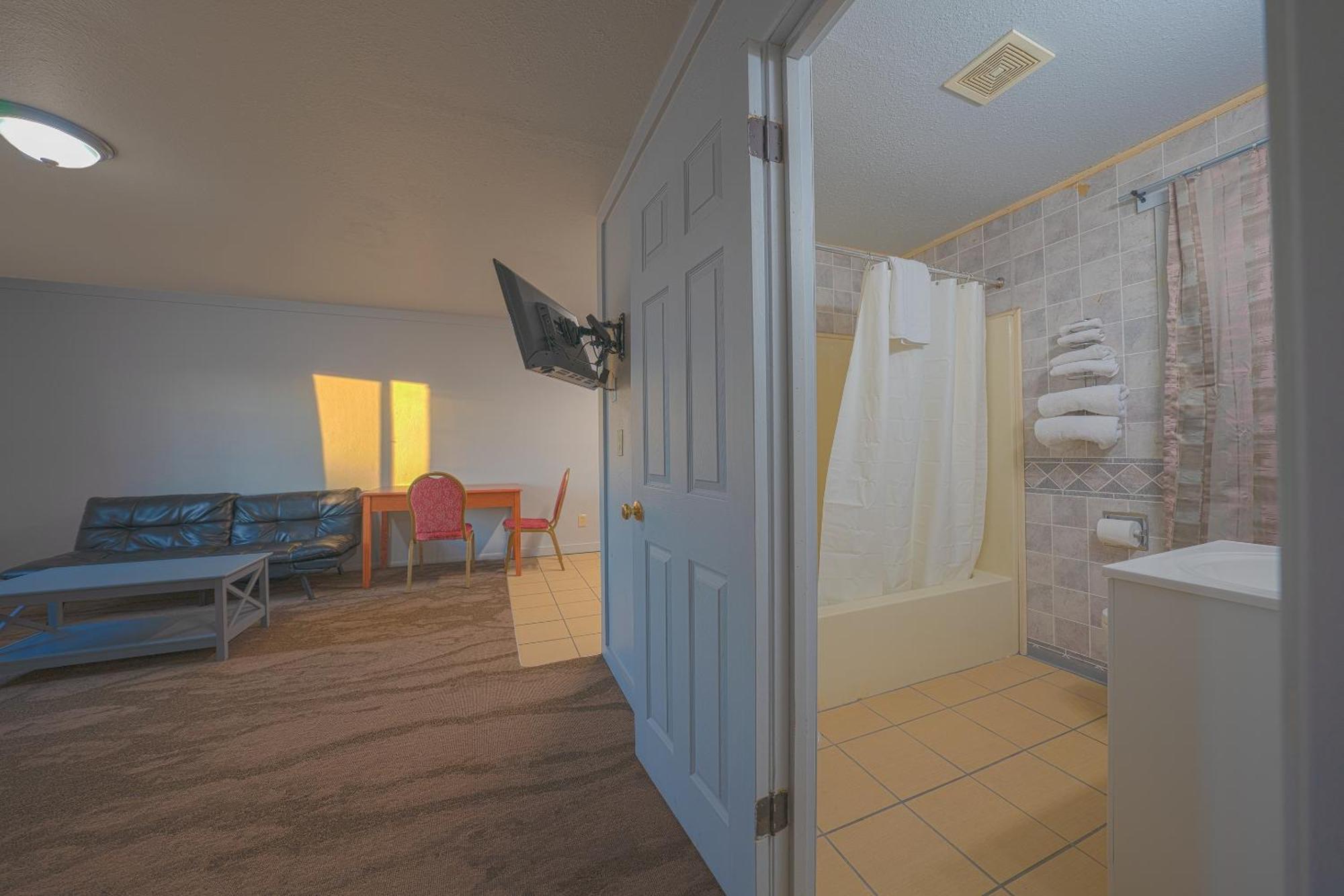 Oyo Hotel Portland Or Near Airport Грешам Екстериор снимка