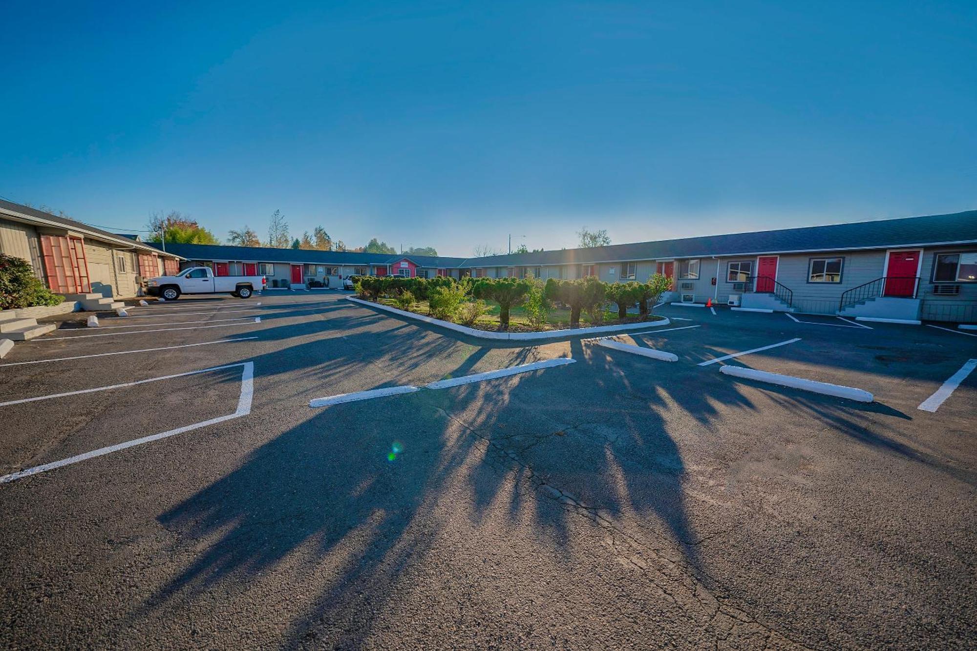 Oyo Hotel Portland Or Near Airport Грешам Екстериор снимка